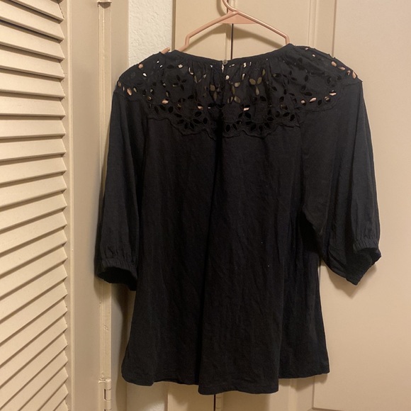 Black eyelet tee.  Buttons in the back! - Picture 6 of 8